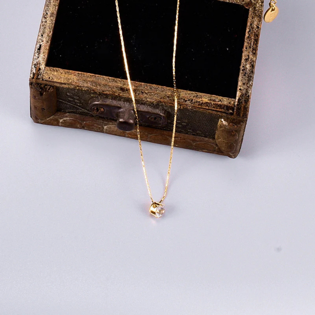 Elegant Solitaire Pendant Necklace – Gold-Tone Chain OSL22